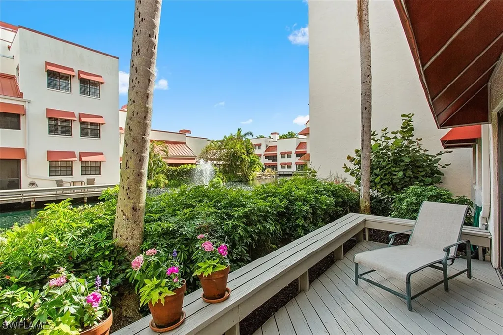 525 Serendipity Drive Naples FL 34108