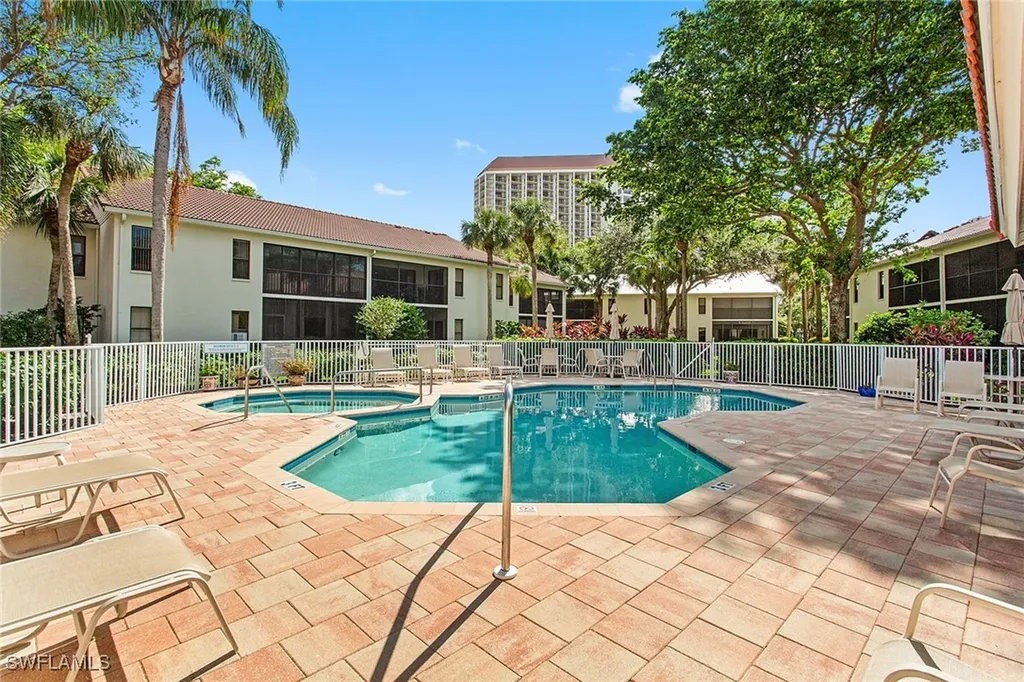 525 Serendipity Drive Naples FL 34108