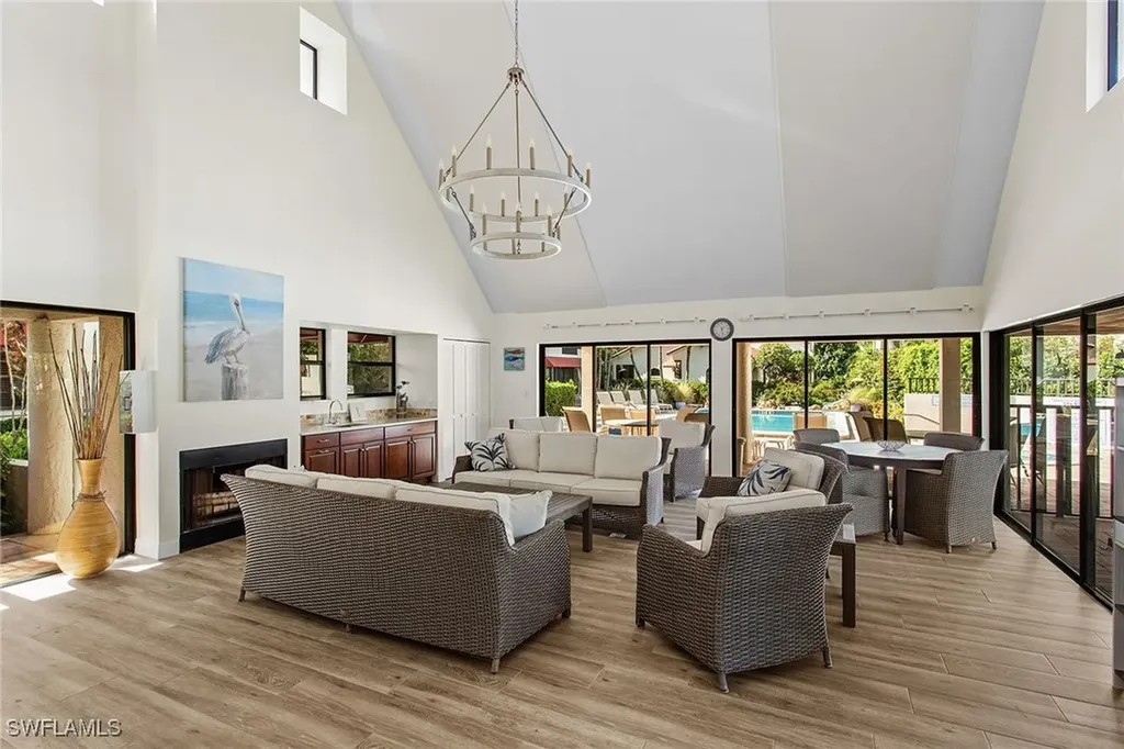 525 Serendipity Drive Naples FL 34108