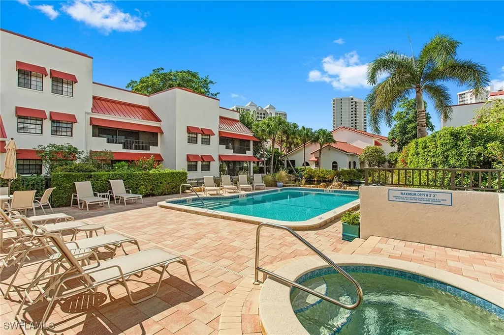 525 Serendipity Drive Naples FL 34108