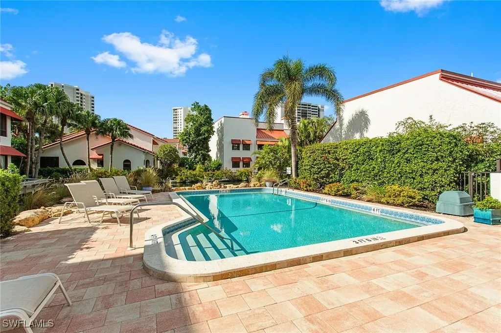525 Serendipity Drive Naples FL 34108
