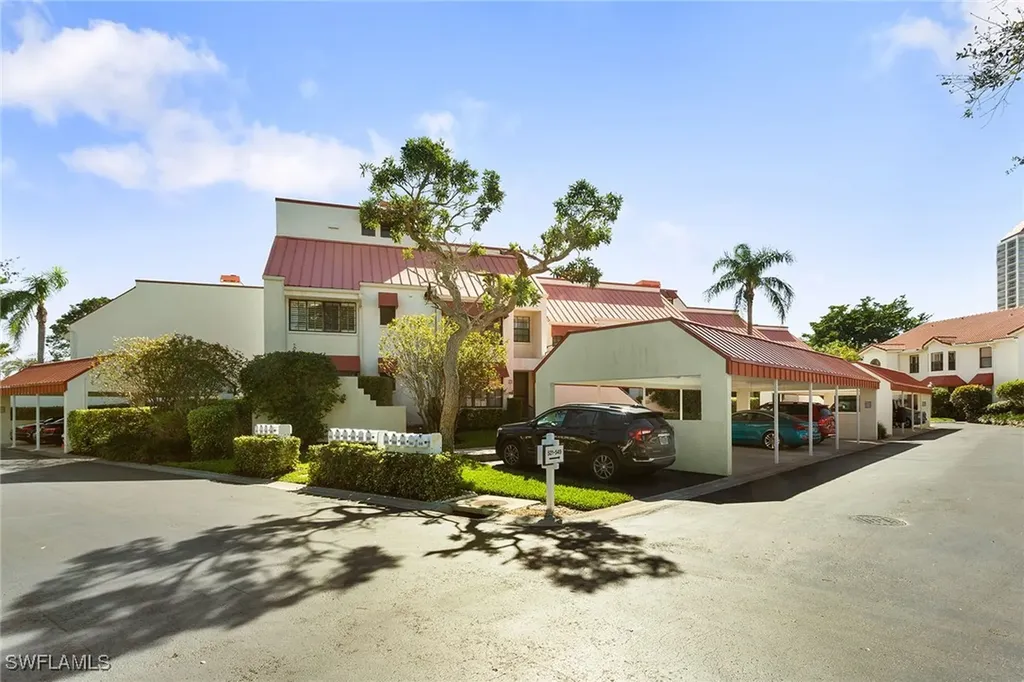 525 Serendipity Drive Naples FL 34108