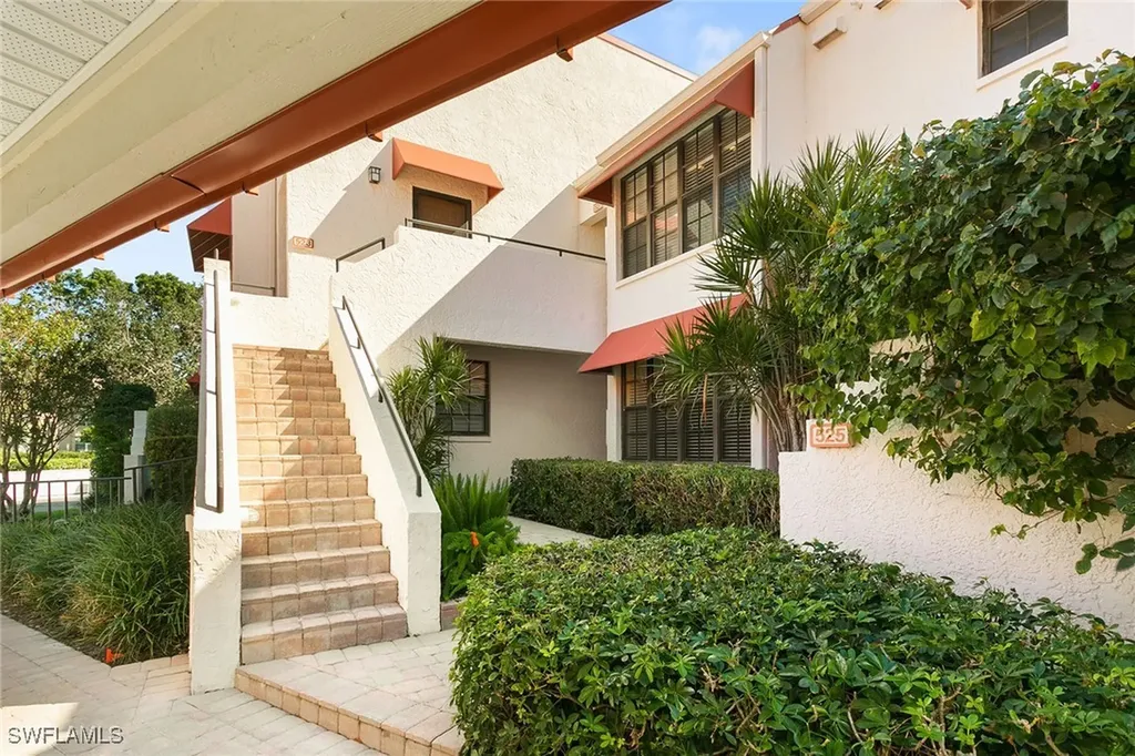 525 Serendipity Drive Naples FL 34108