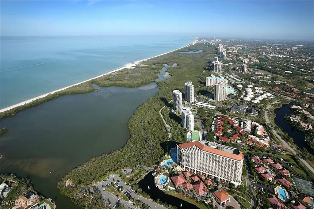 525 Serendipity Drive Naples FL 34108