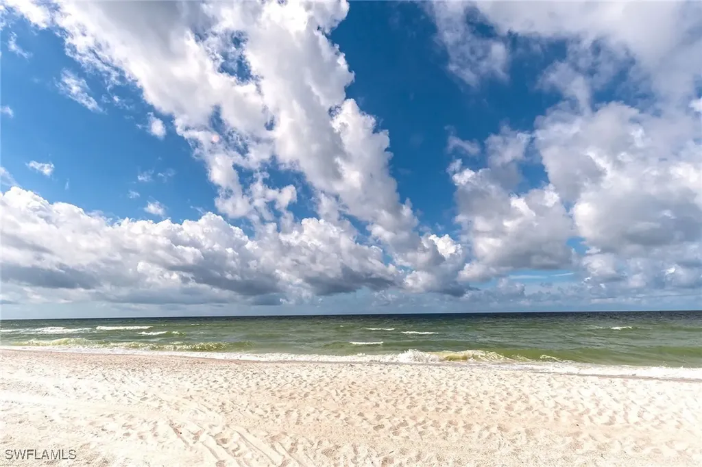 525 Serendipity Drive Naples FL 34108
