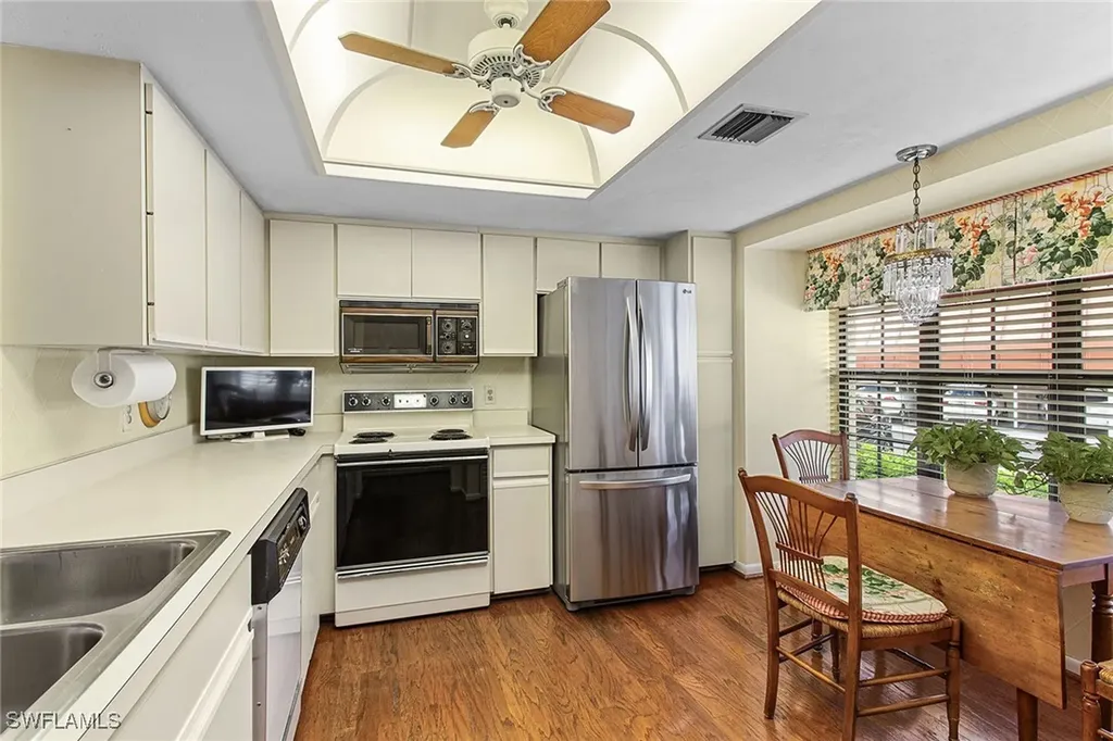 525 Serendipity Drive Naples FL 34108