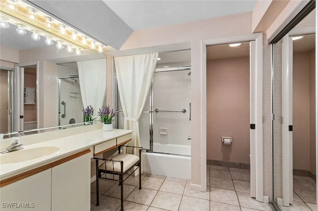 525 Serendipity Drive Naples FL 34108