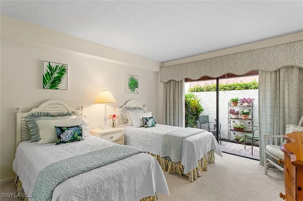 525 Serendipity Drive Naples FL 34108