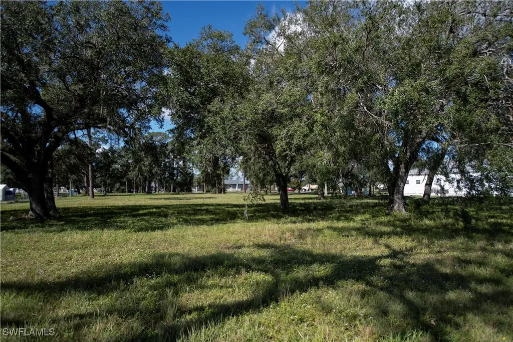 891 W Hickpochee Avenue Labelle FL 33935