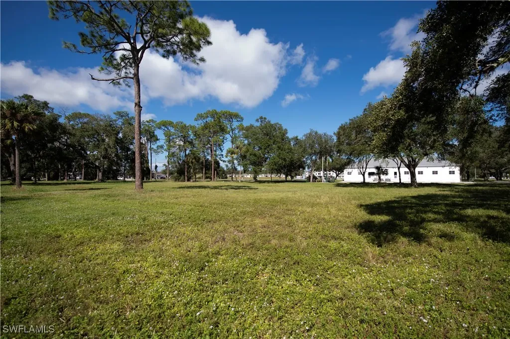 891 W Hickpochee Avenue Labelle FL 33935