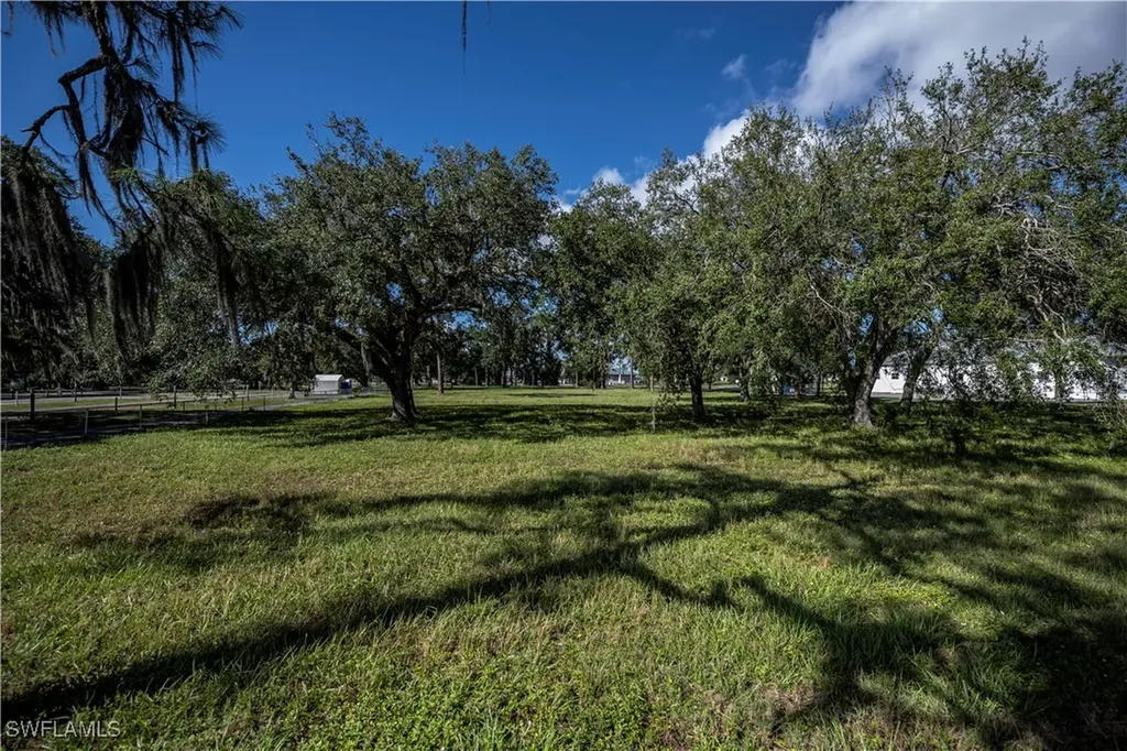 891 W Hickpochee Avenue Labelle FL 33935