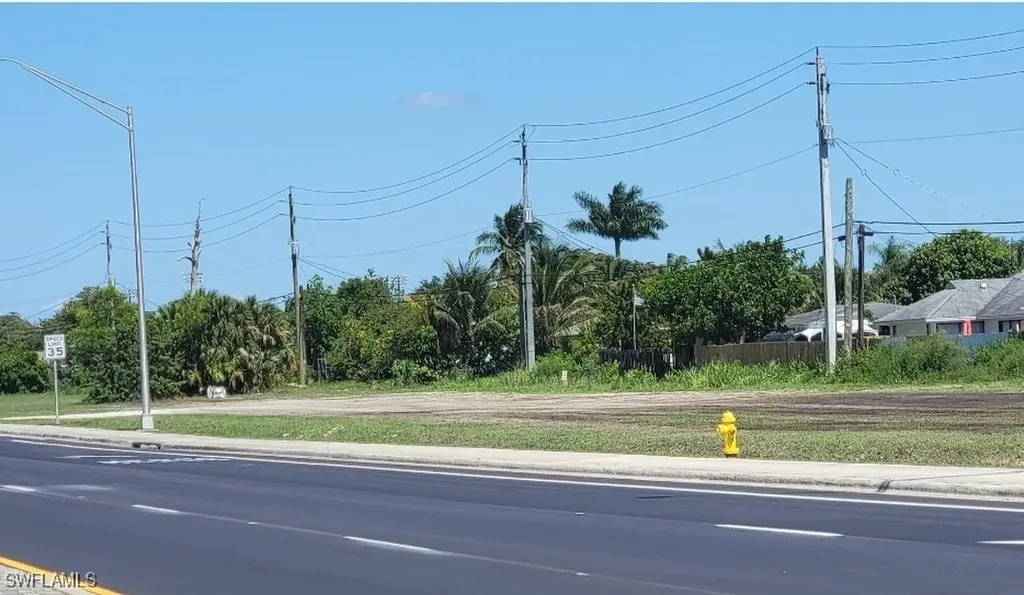 5472 Golden Gate Parkway Naples FL 34116