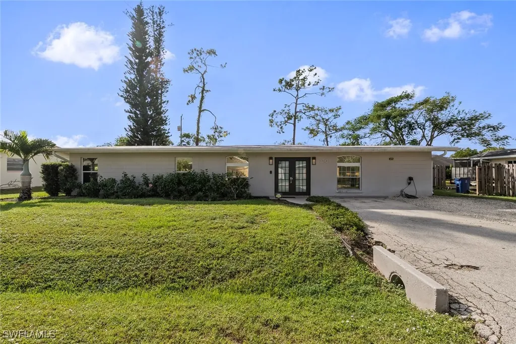 2242 Flora Avenue Fort Myers FL 33907