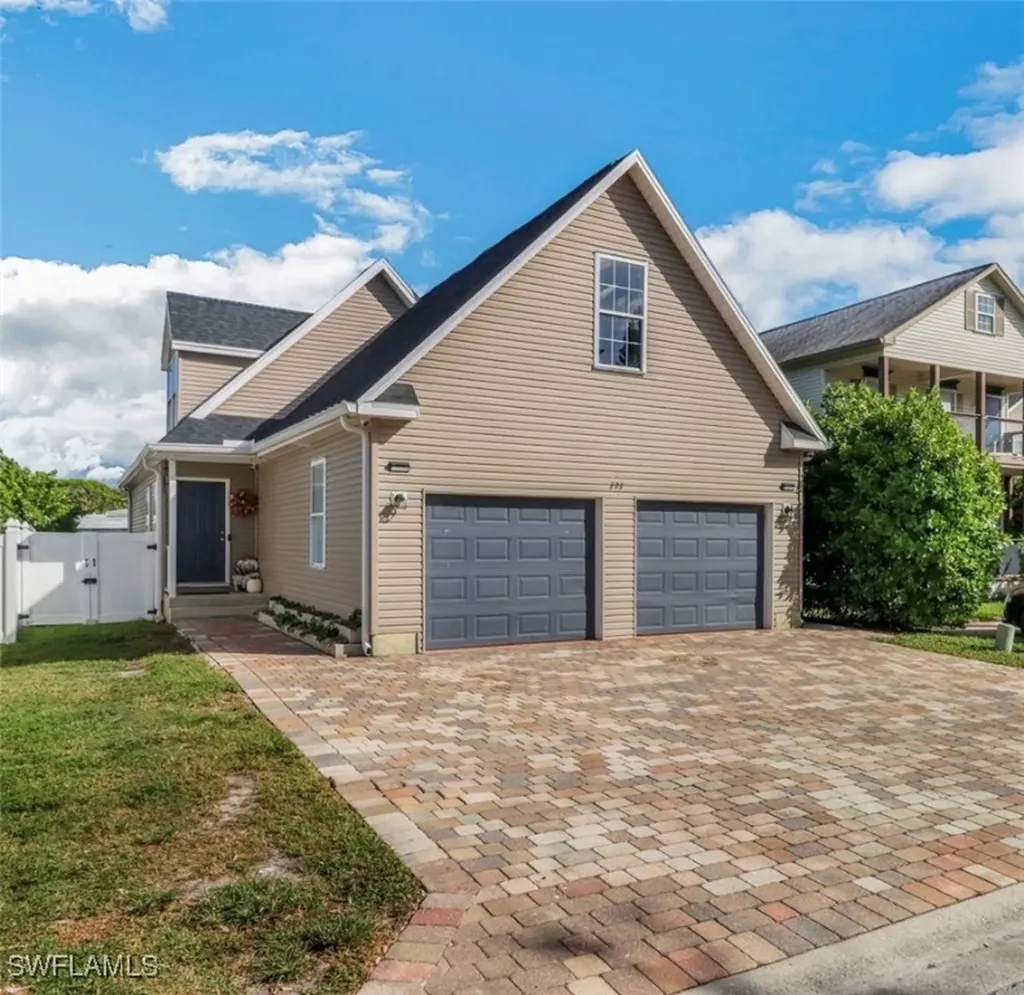 373 Leawood Circle Naples FL 34104