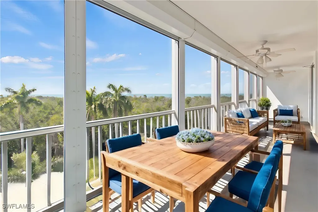 Naples FL, 3 Bluebill Avenue, Unit 501