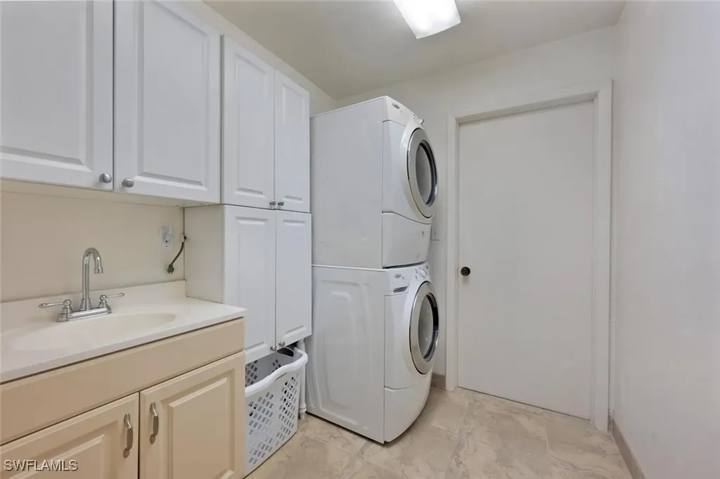 556 Landmark Drive Naples FL 34112