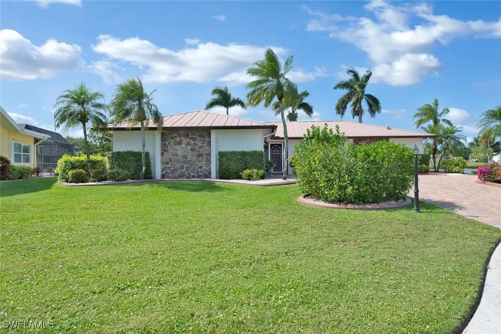556 Landmark Drive Naples FL 34112