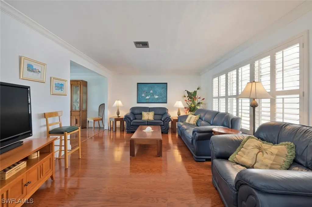 556 Landmark Drive Naples FL 34112