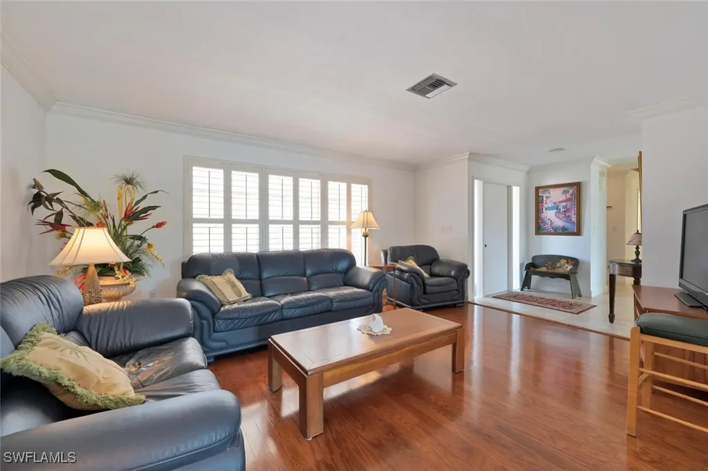 556 Landmark Drive Naples FL 34112