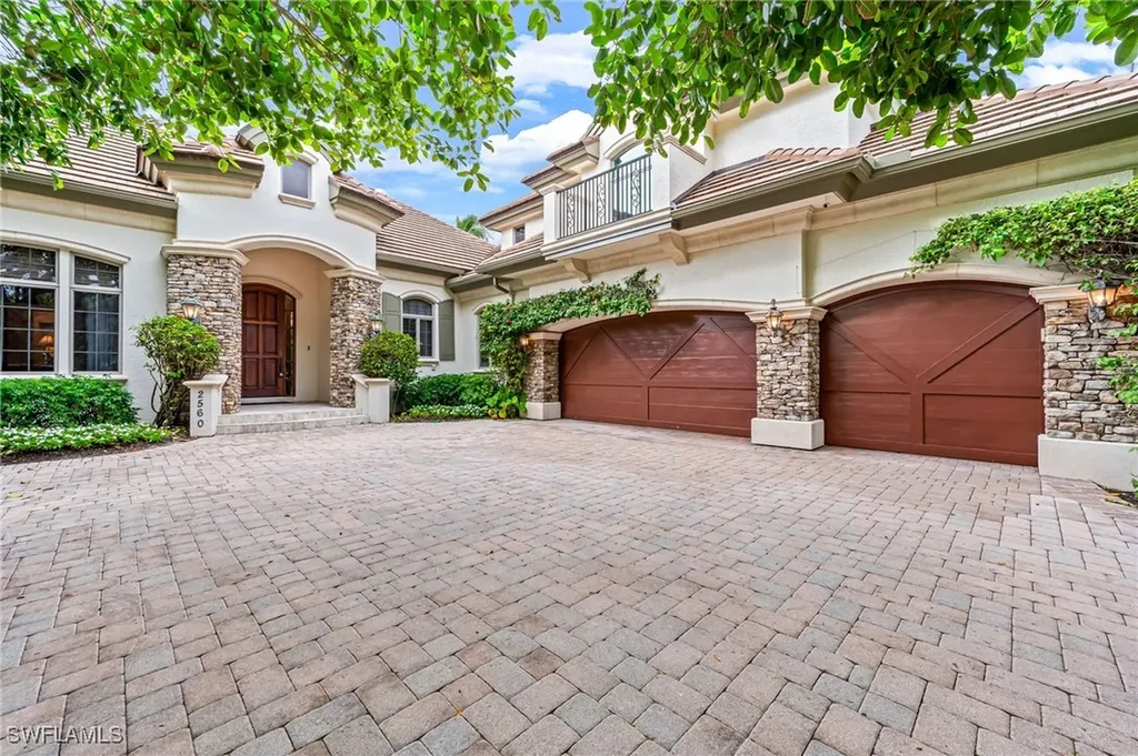 2560 W Half Moon Walk Naples FL 34102