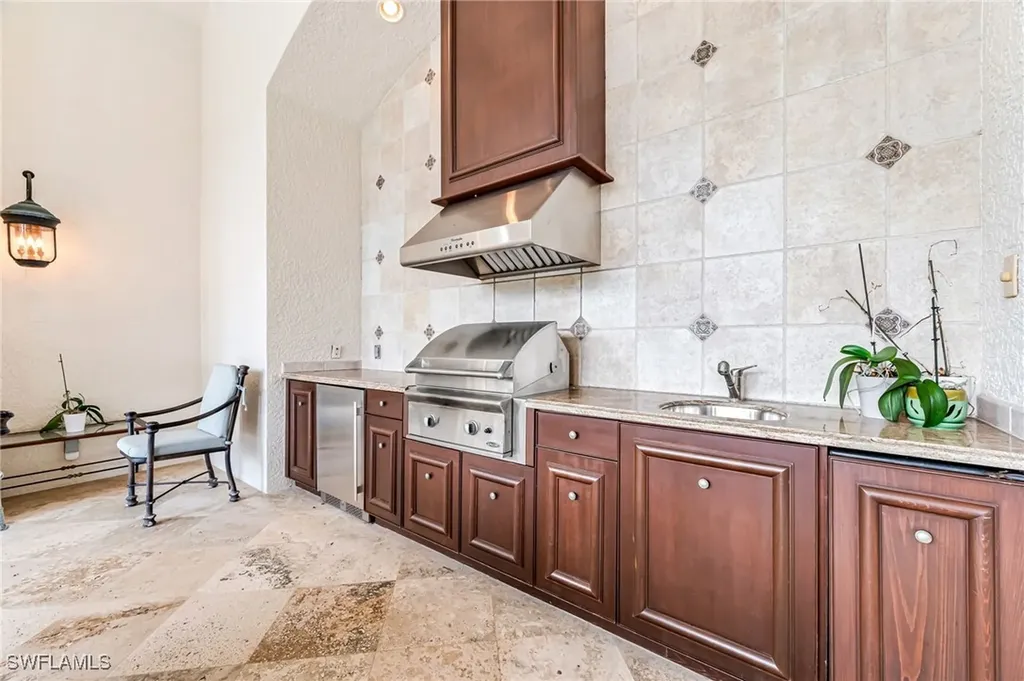 2560 W Half Moon Walk Naples FL 34102