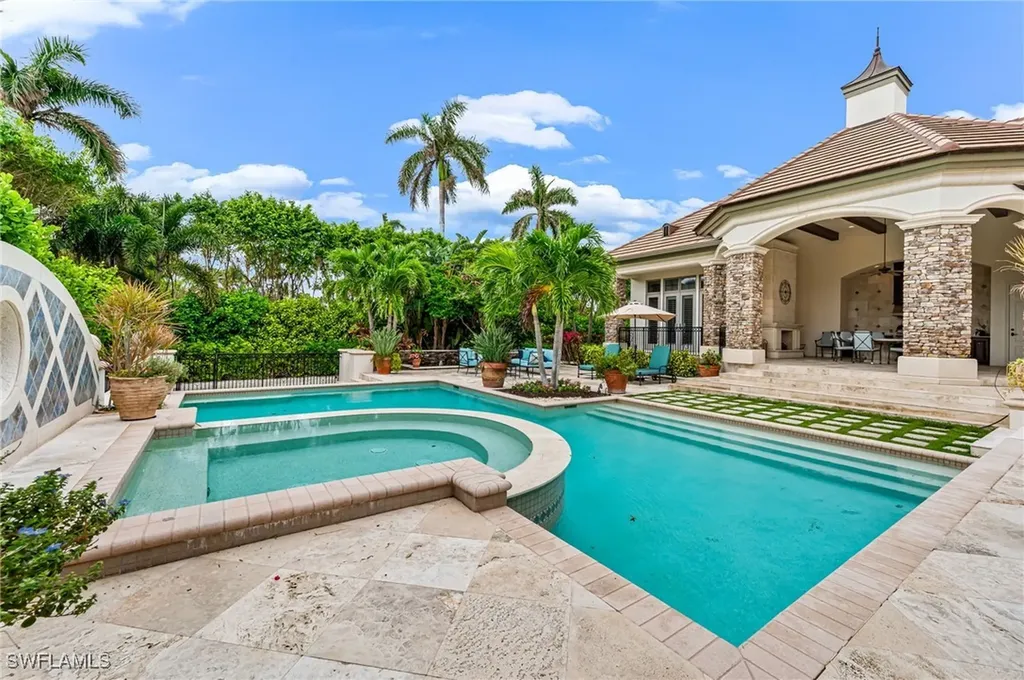 2560 W Half Moon Walk Naples FL 34102