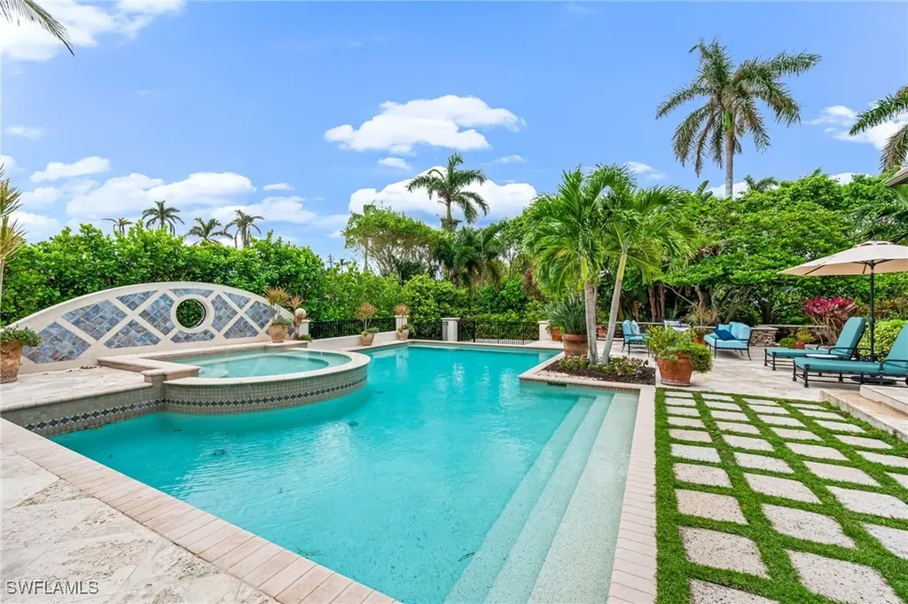 2560 W Half Moon Walk Naples FL 34102