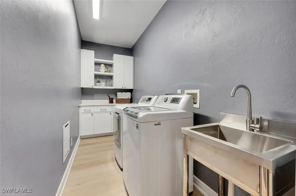 5061 Kensington High Street Naples FL 34105