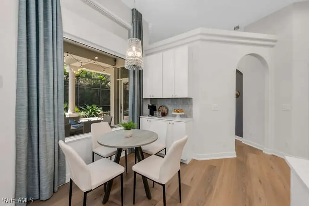 5061 Kensington High Street Naples FL 34105