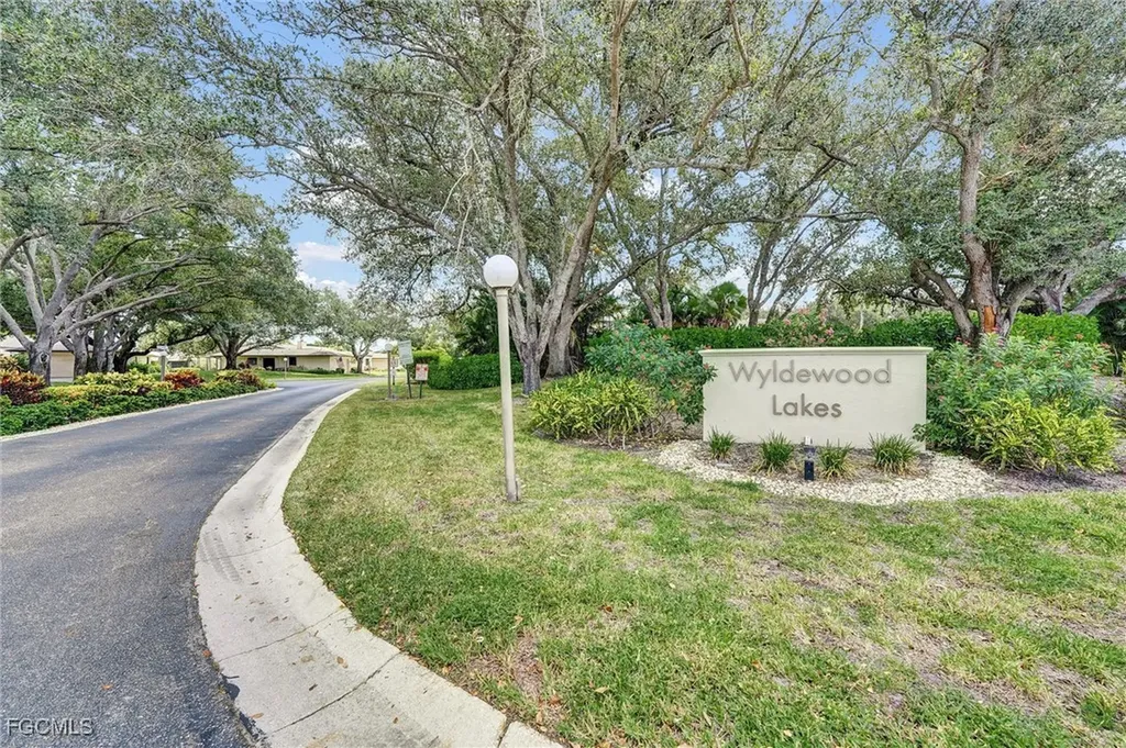 5877 Wyldewood Lakes Court Fort Myers FL 33919