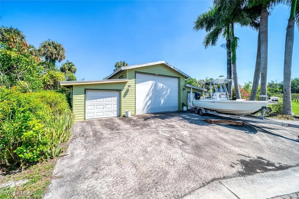 4321 Orange River Loop Road Fort Myers FL 33905