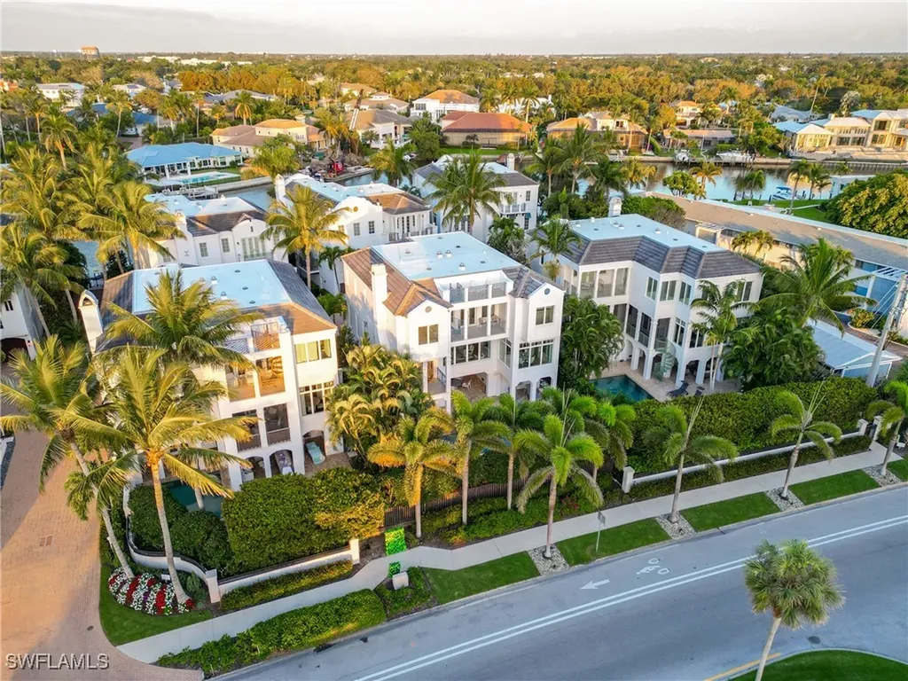 1724 Gulf Shore Boulevard N Naples FL 34102