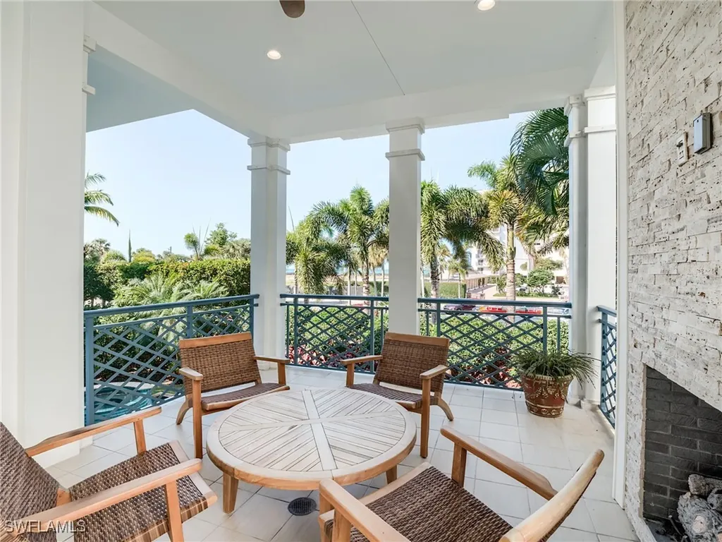 1724 Gulf Shore Boulevard N Naples FL 34102
