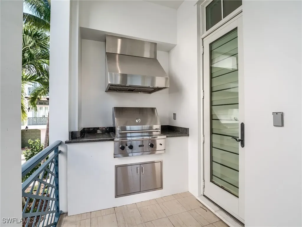 1724 Gulf Shore Boulevard N Naples FL 34102