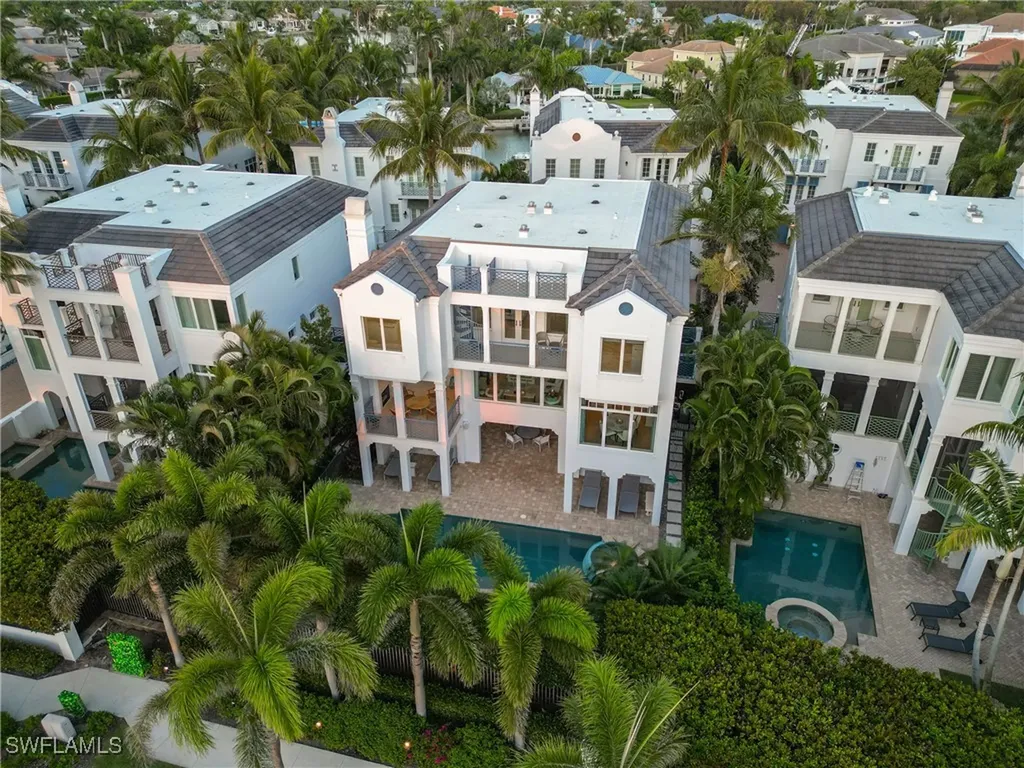 1724 Gulf Shore Boulevard N Naples FL 34102