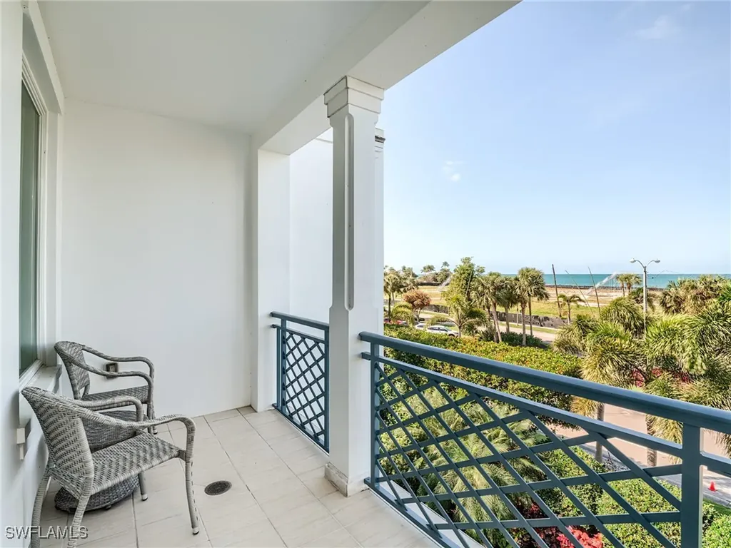 1724 Gulf Shore Boulevard N Naples FL 34102