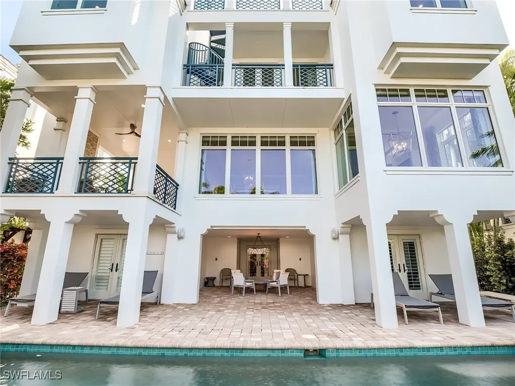 1724 Gulf Shore Boulevard N Naples FL 34102