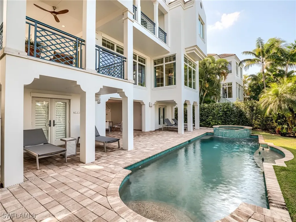 1724 Gulf Shore Boulevard N Naples FL 34102