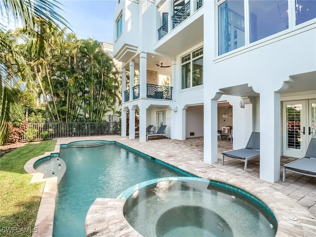 1724 Gulf Shore Boulevard N Naples FL 34102