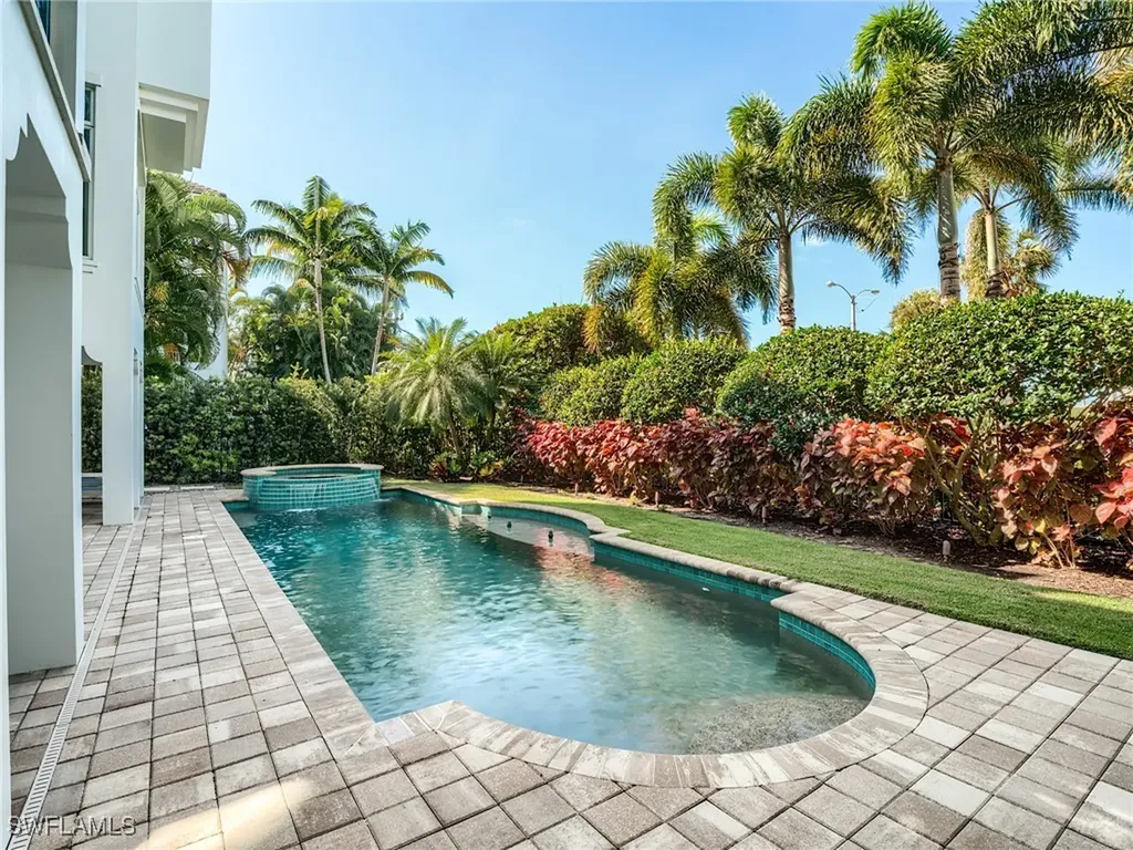 1724 Gulf Shore Boulevard N Naples FL 34102
