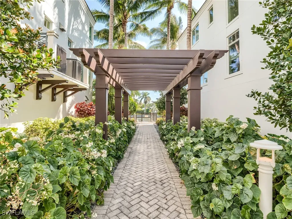 1724 Gulf Shore Boulevard N Naples FL 34102