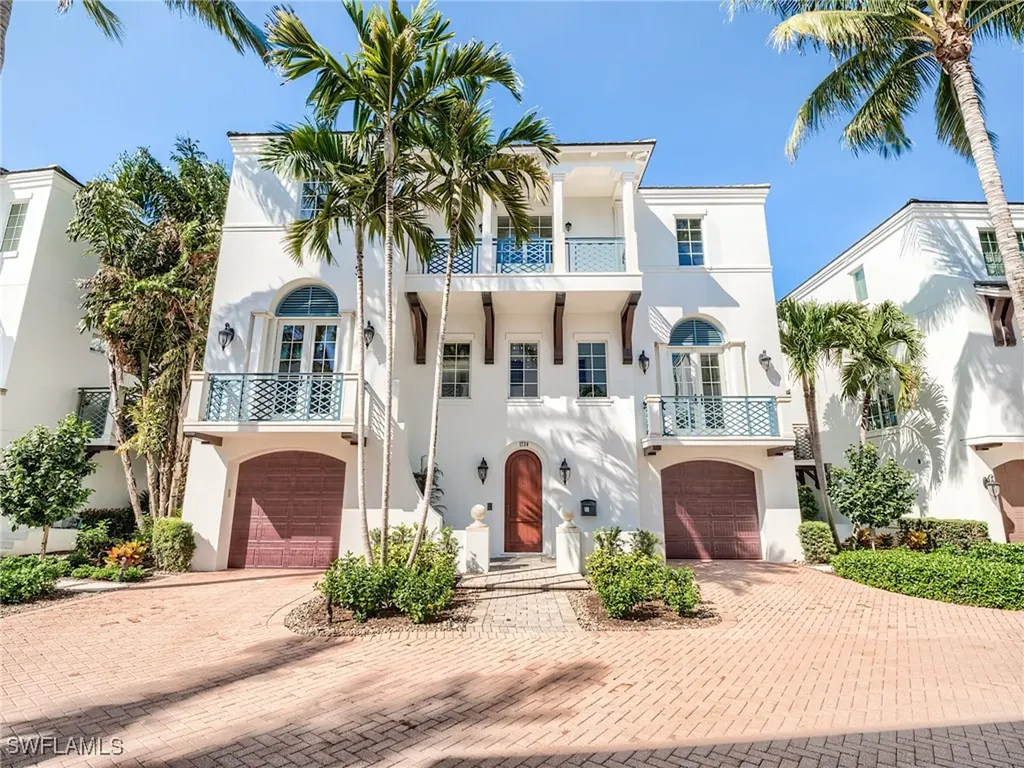 1724 Gulf Shore Boulevard N Naples FL 34102