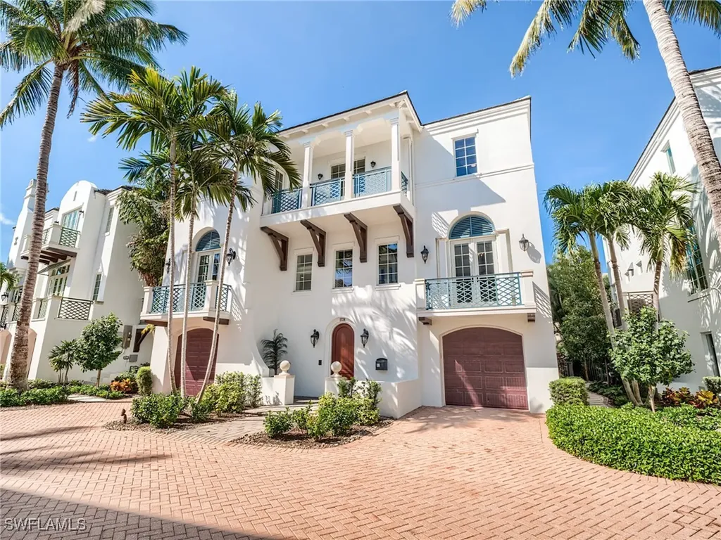 1724 Gulf Shore Boulevard N Naples FL 34102