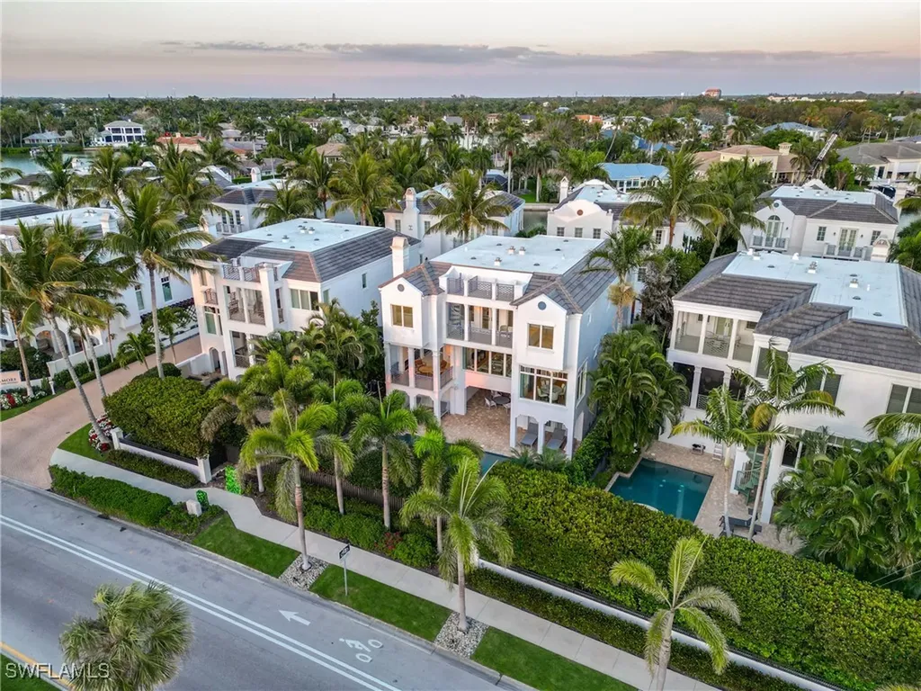 1724 Gulf Shore Boulevard N Naples FL 34102