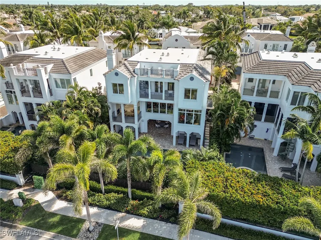 1724 Gulf Shore Boulevard N Naples FL 34102