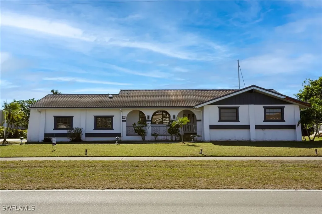 2711 W Marion Avenue Punta Gorda FL 33950