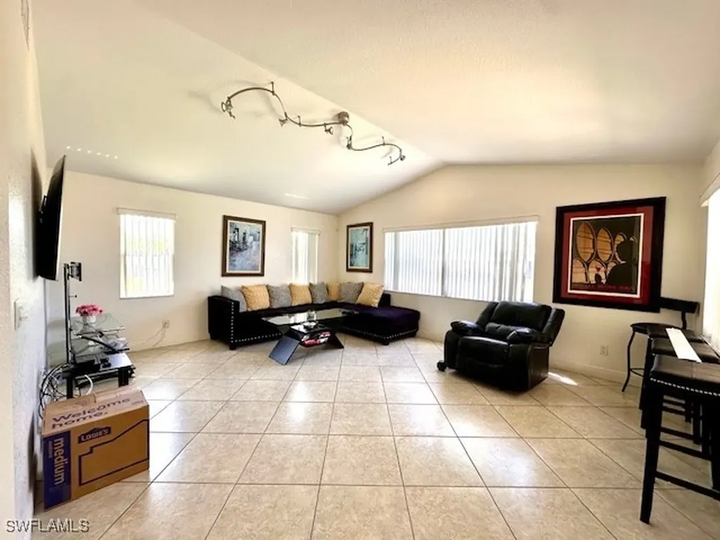 3906 SW 26th Court Cape Coral FL 33914