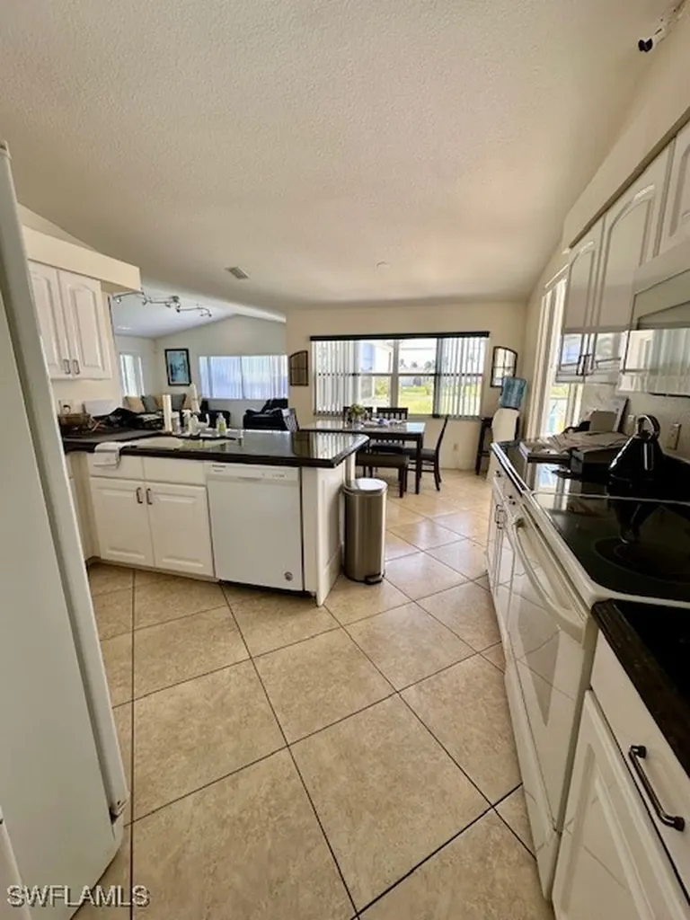 3906 SW 26th Court Cape Coral FL 33914