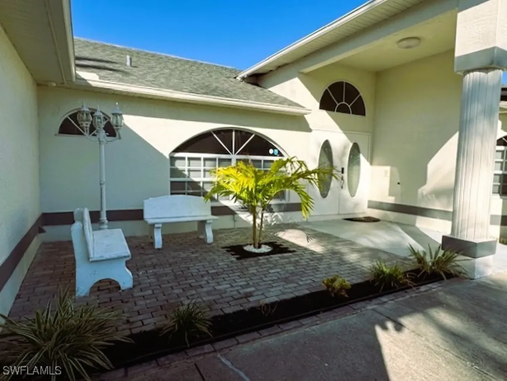 3906 SW 26th Court Cape Coral FL 33914