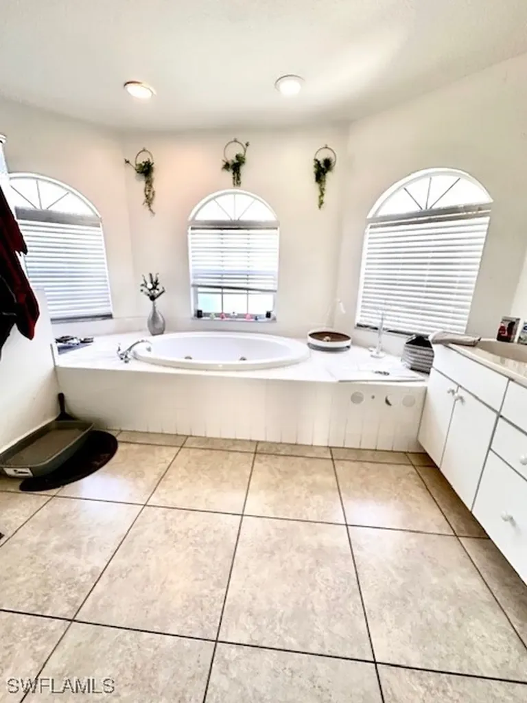 3906 SW 26th Court Cape Coral FL 33914